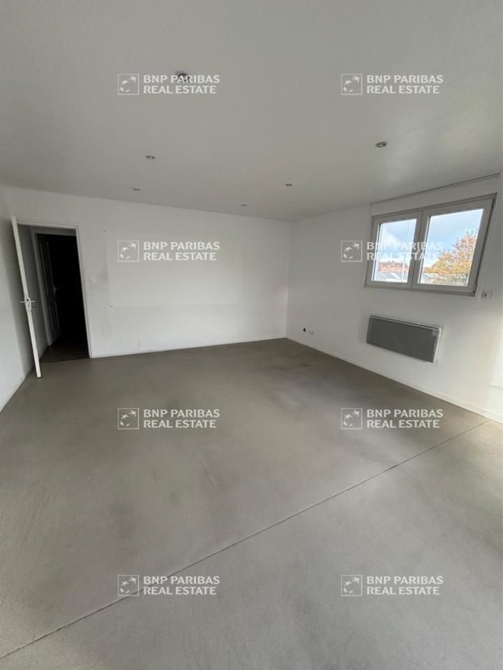 150 m² pour ce bureaux en location à Coudekerque-branche