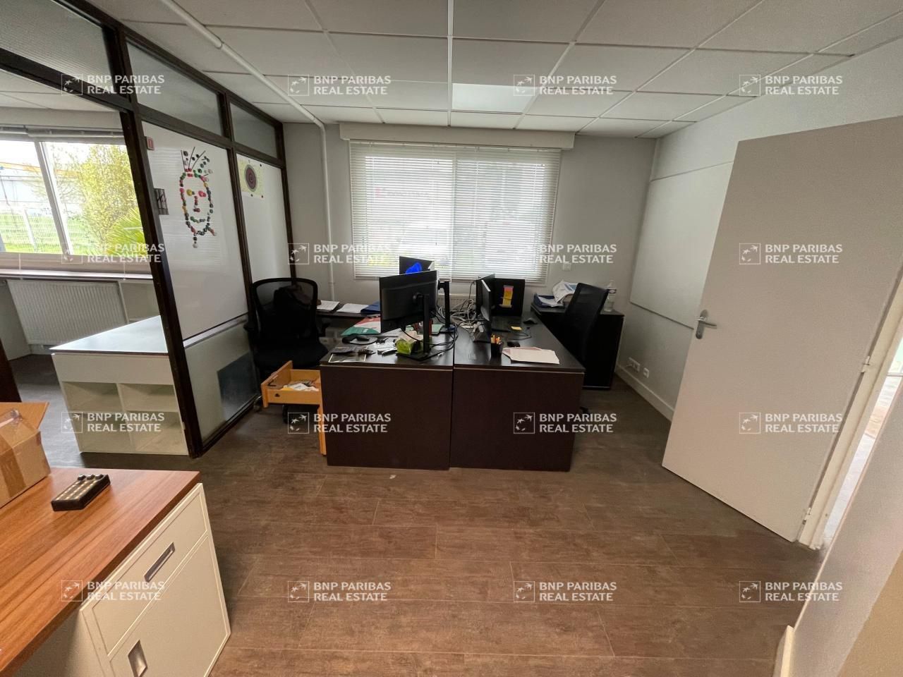 590 m² pour ce activité en location à Bourgbarre