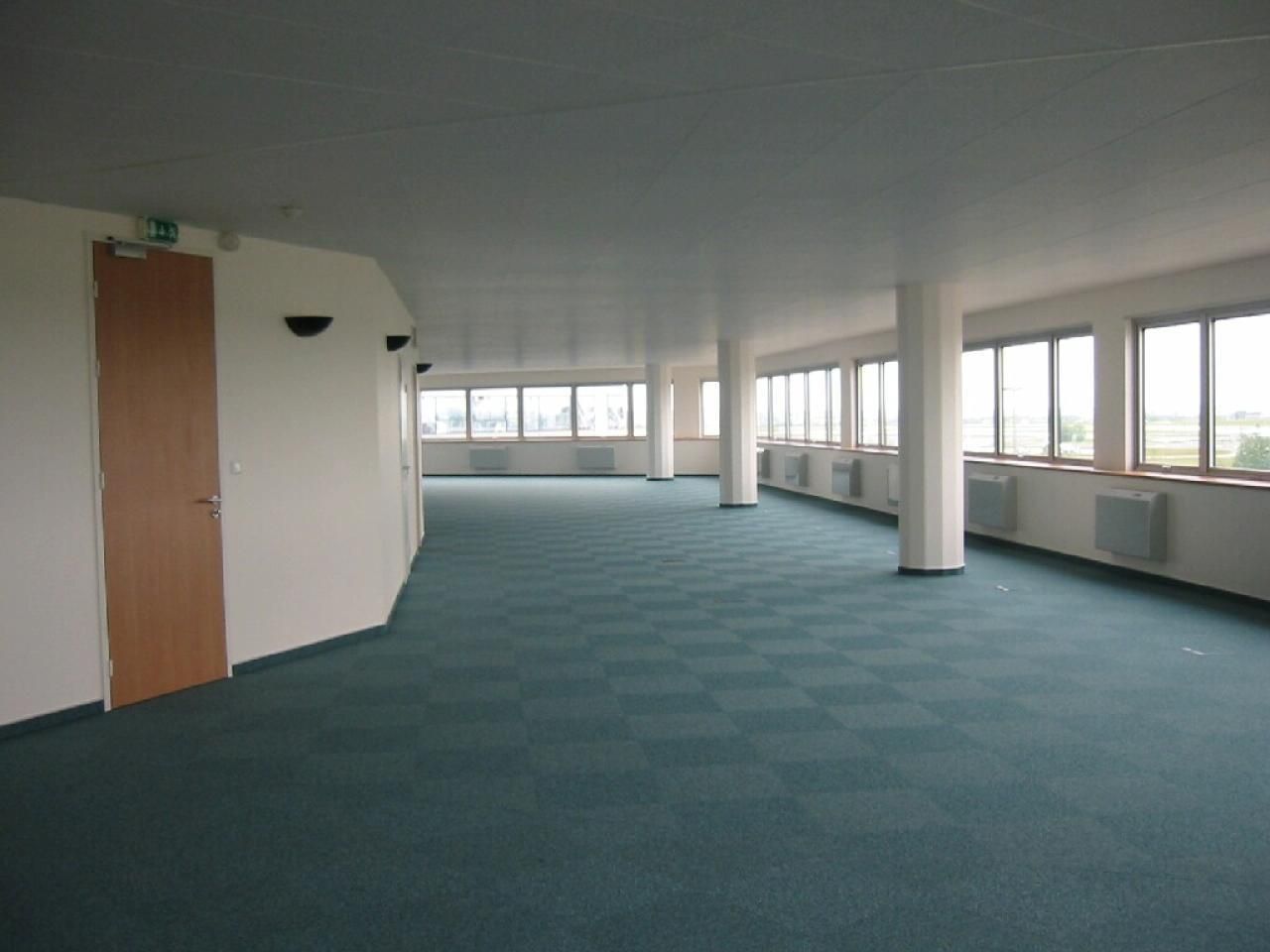 9745 m² pour ce bureaux en location à Tremblay-en-france