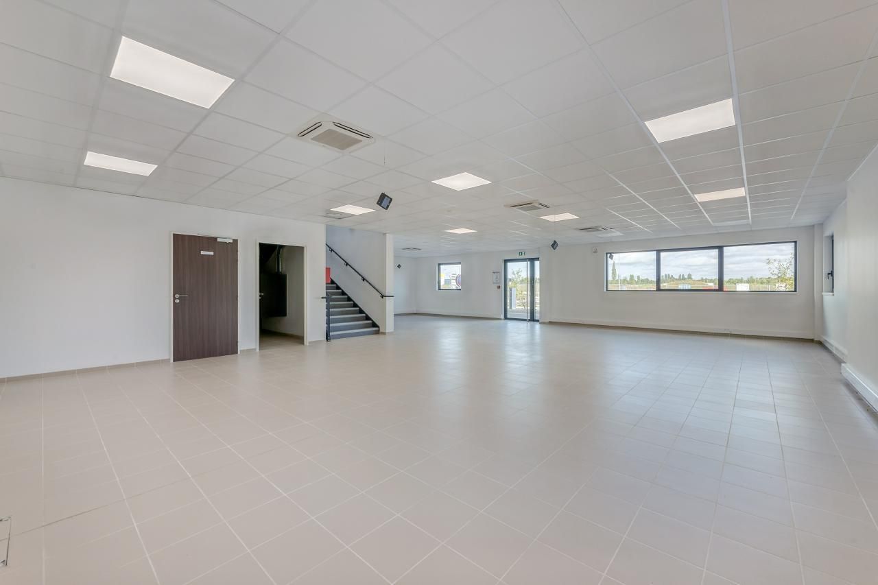 3926 m² pour ce pme-pmi en location à Le thillay
