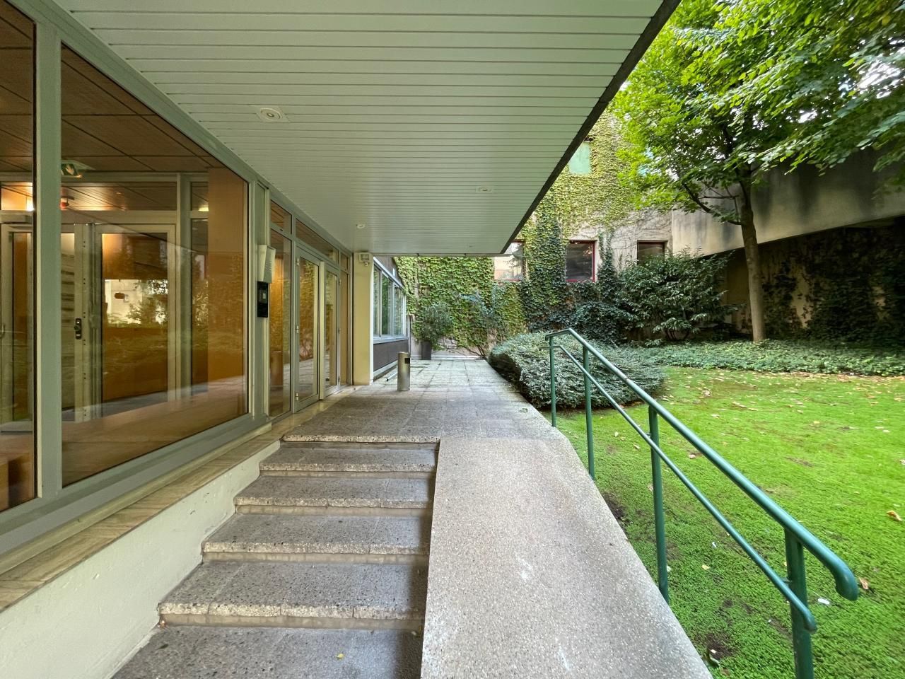 141 m² pour ce bureaux en location à Rueil malmaison