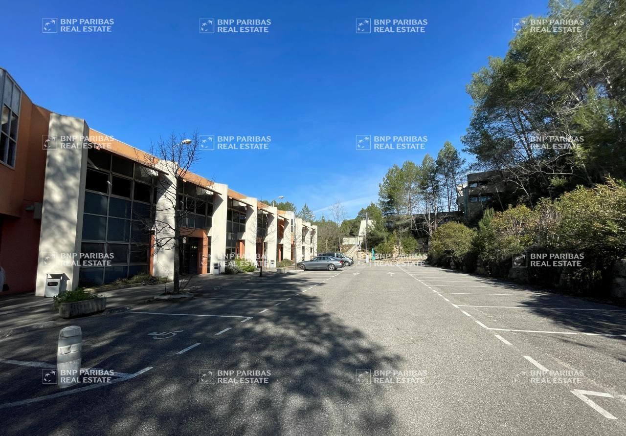 2352 m² pour ce mixtes en location à Valbonne