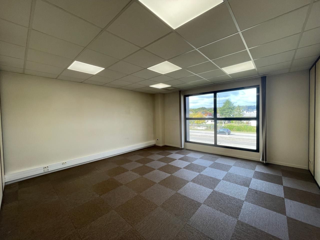 411.55 m² pour ce bureaux en location à Cléon