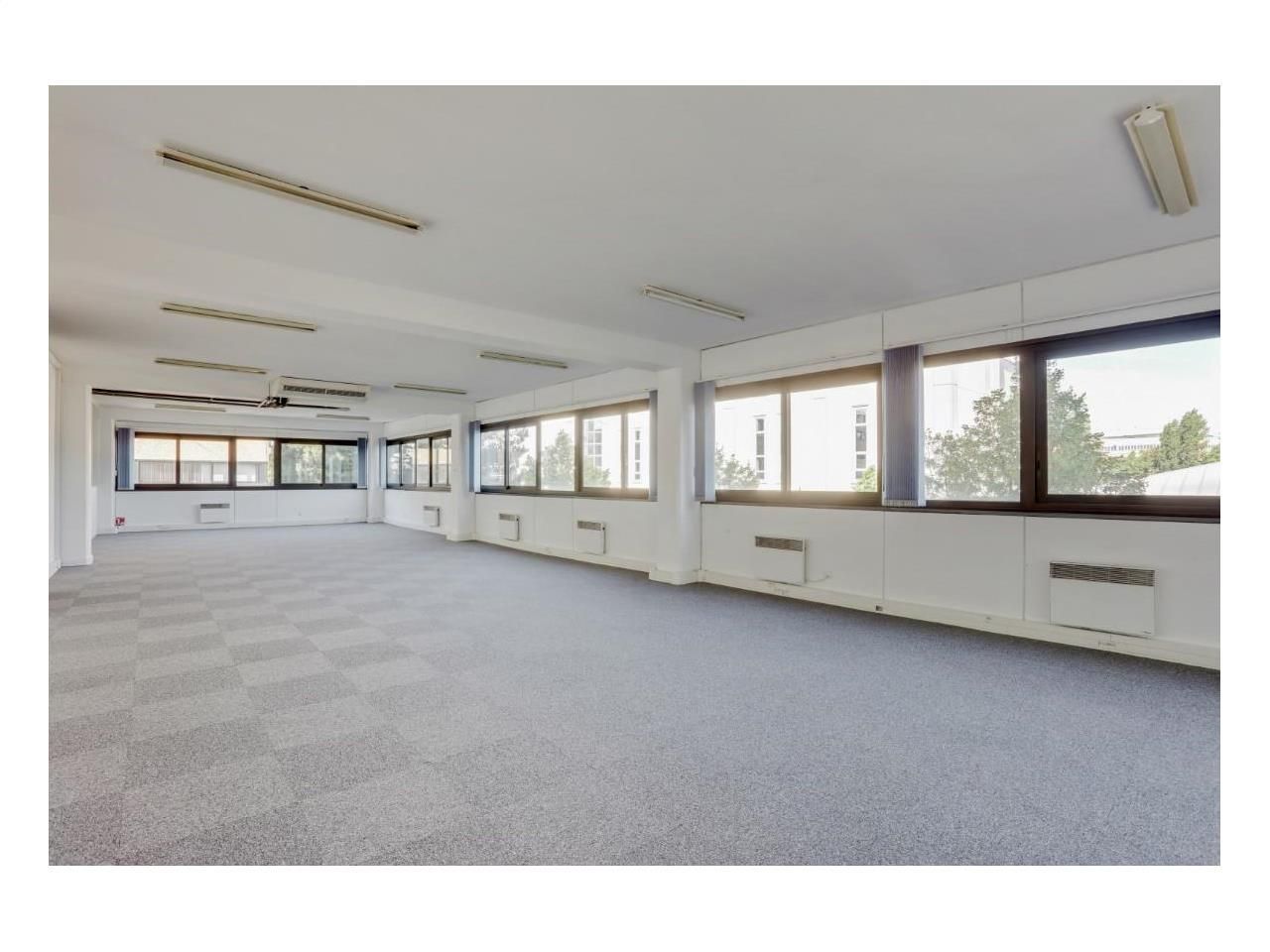 1693 m² pour ce bureaux en location à Antony