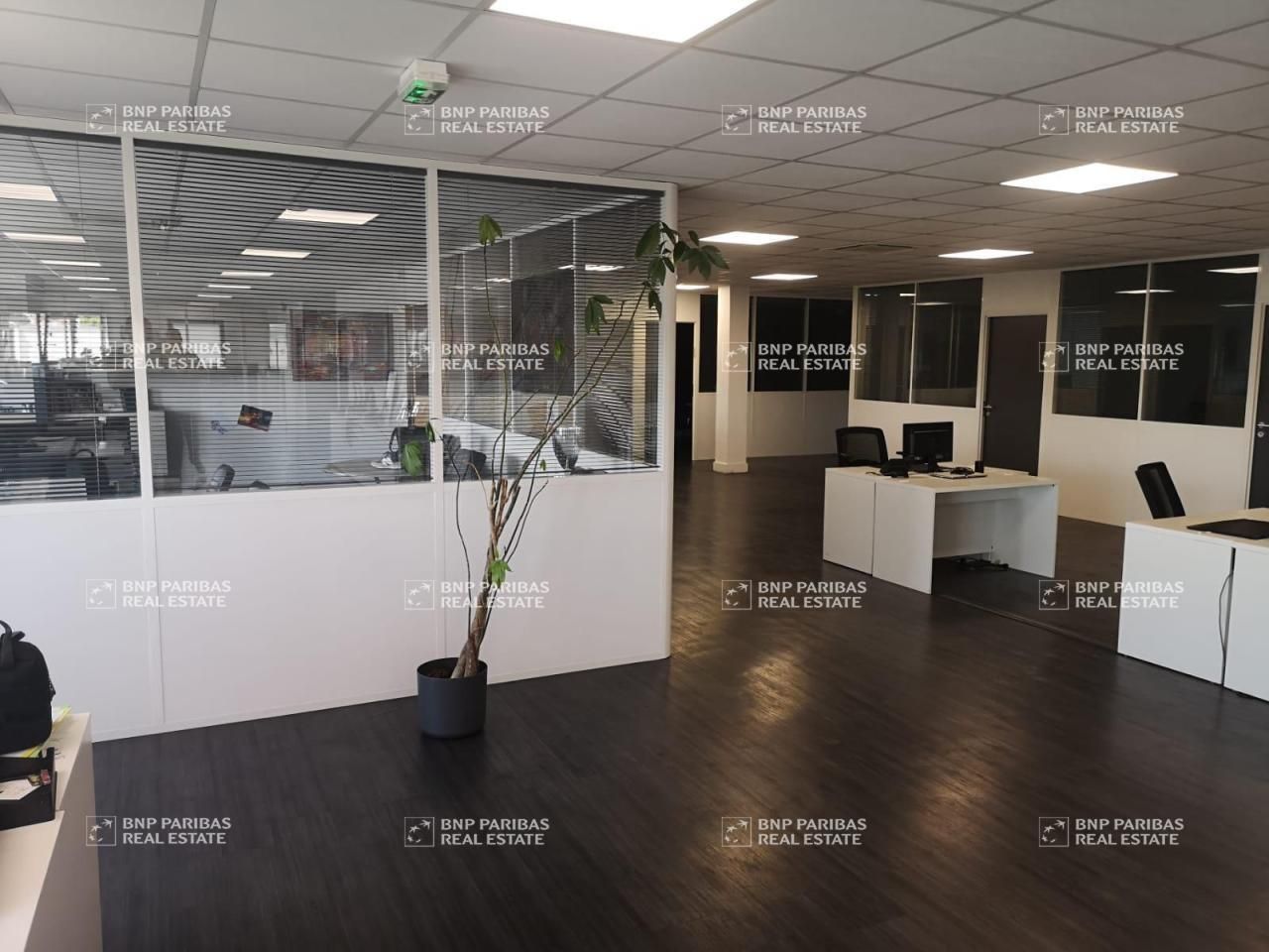 700 m² pour ce bureaux en vente à Neuilly plaisance