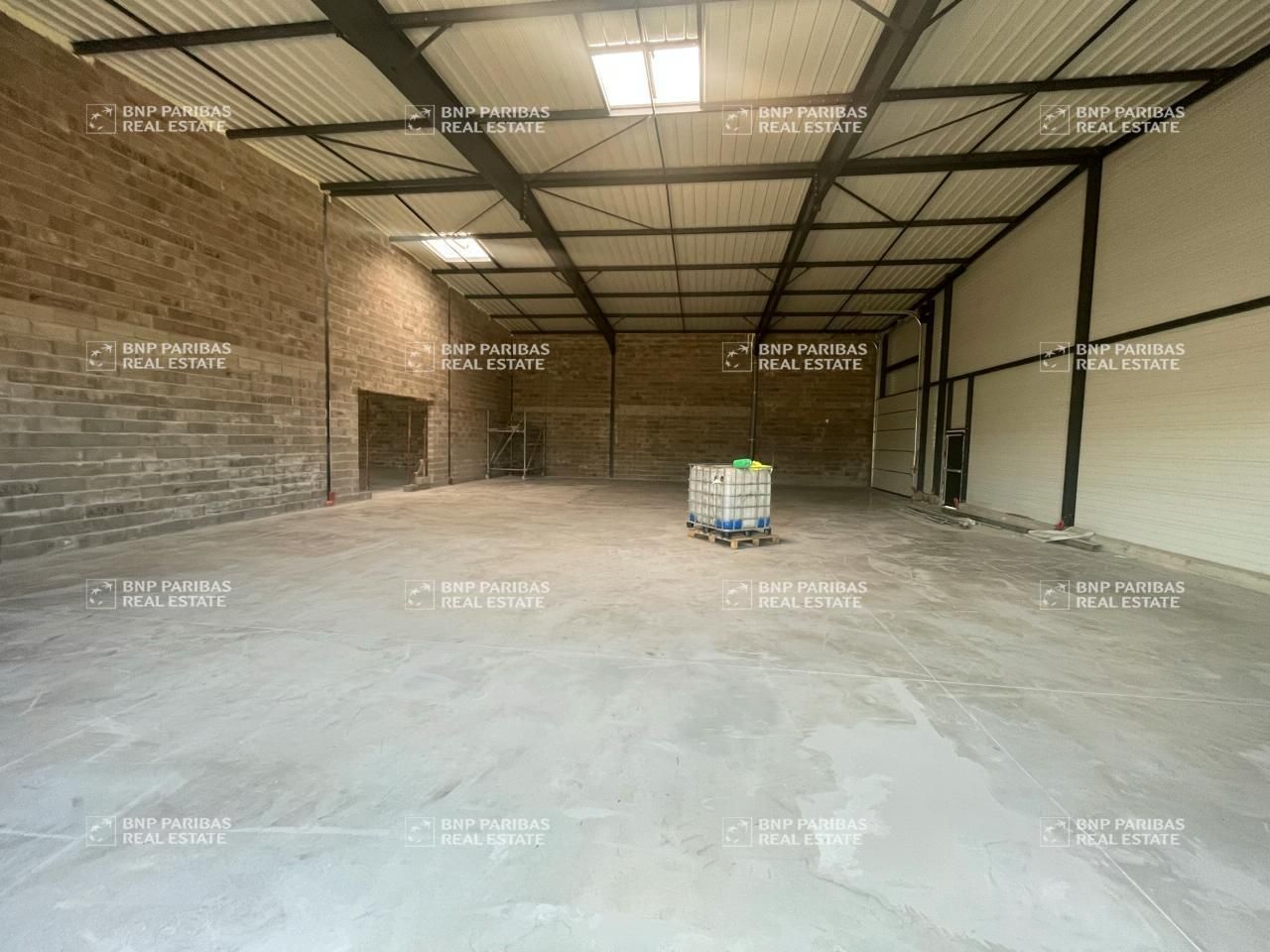 1050 m² pour ce activité en location à Marange-silvange