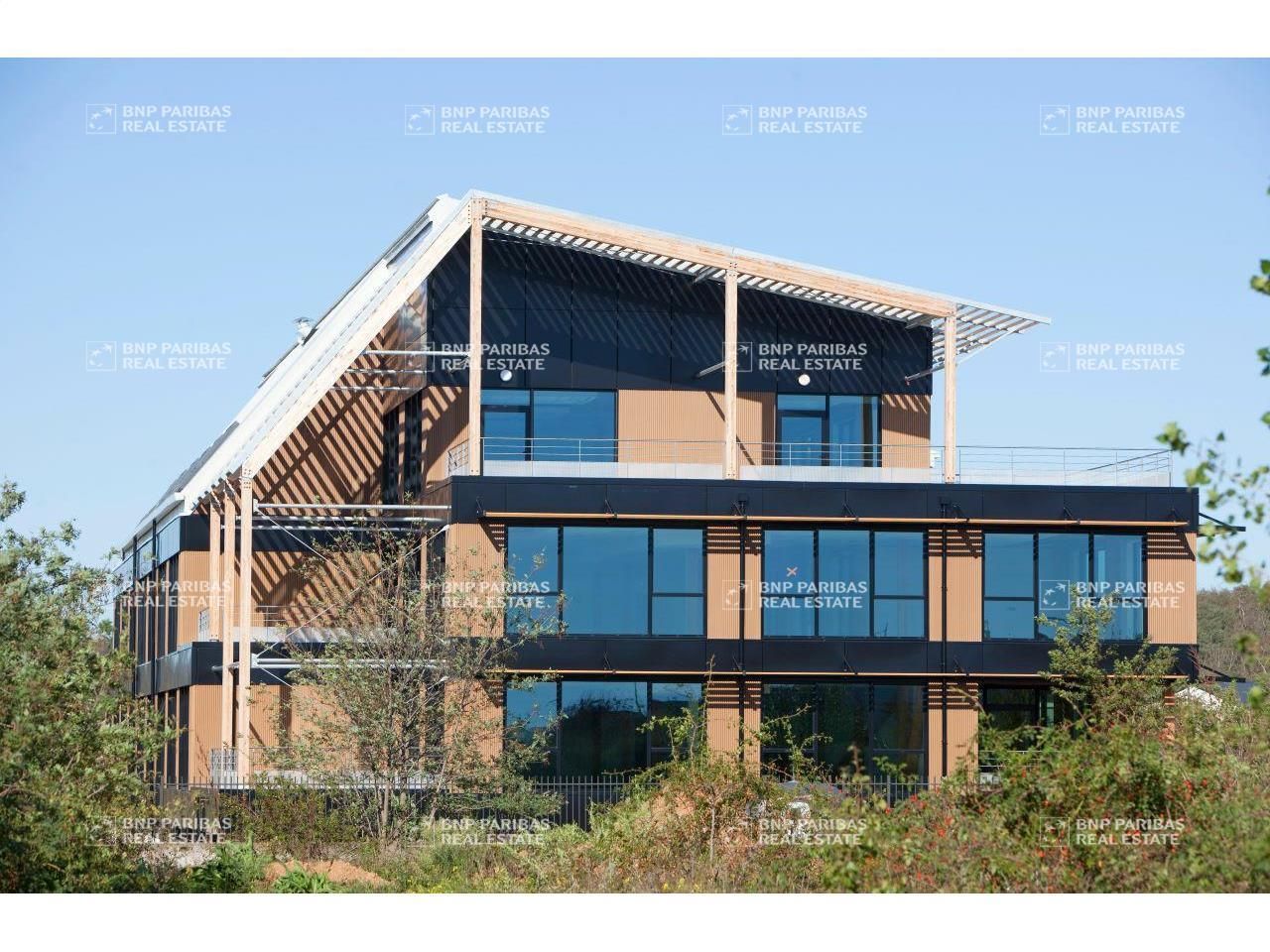 2261 m² pour ce bureaux en location à Saint-priest