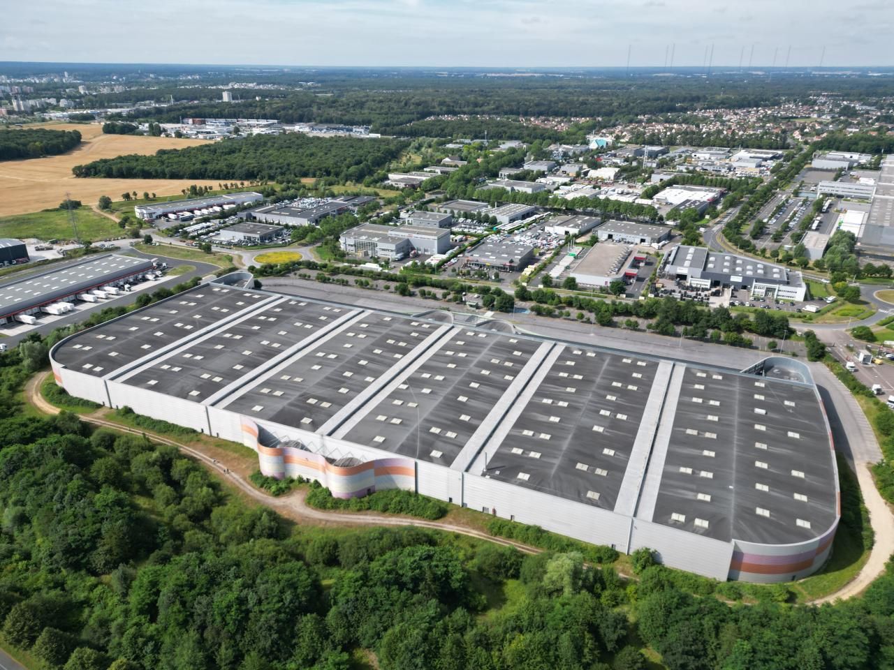 37806 m² pour cetentrepôts classe a en location à Vert-saint-denis