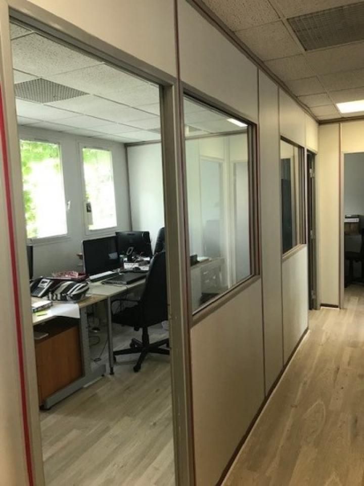 85 m² pour ce bureaux en location à Montrouge