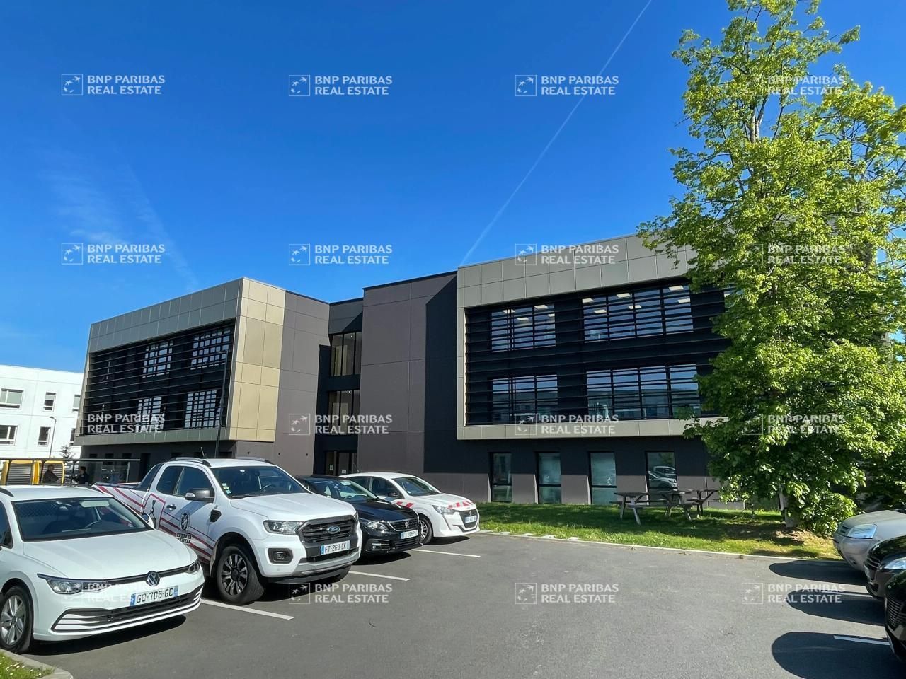 228.72 m² pour ce bureaux en location à Isneauville