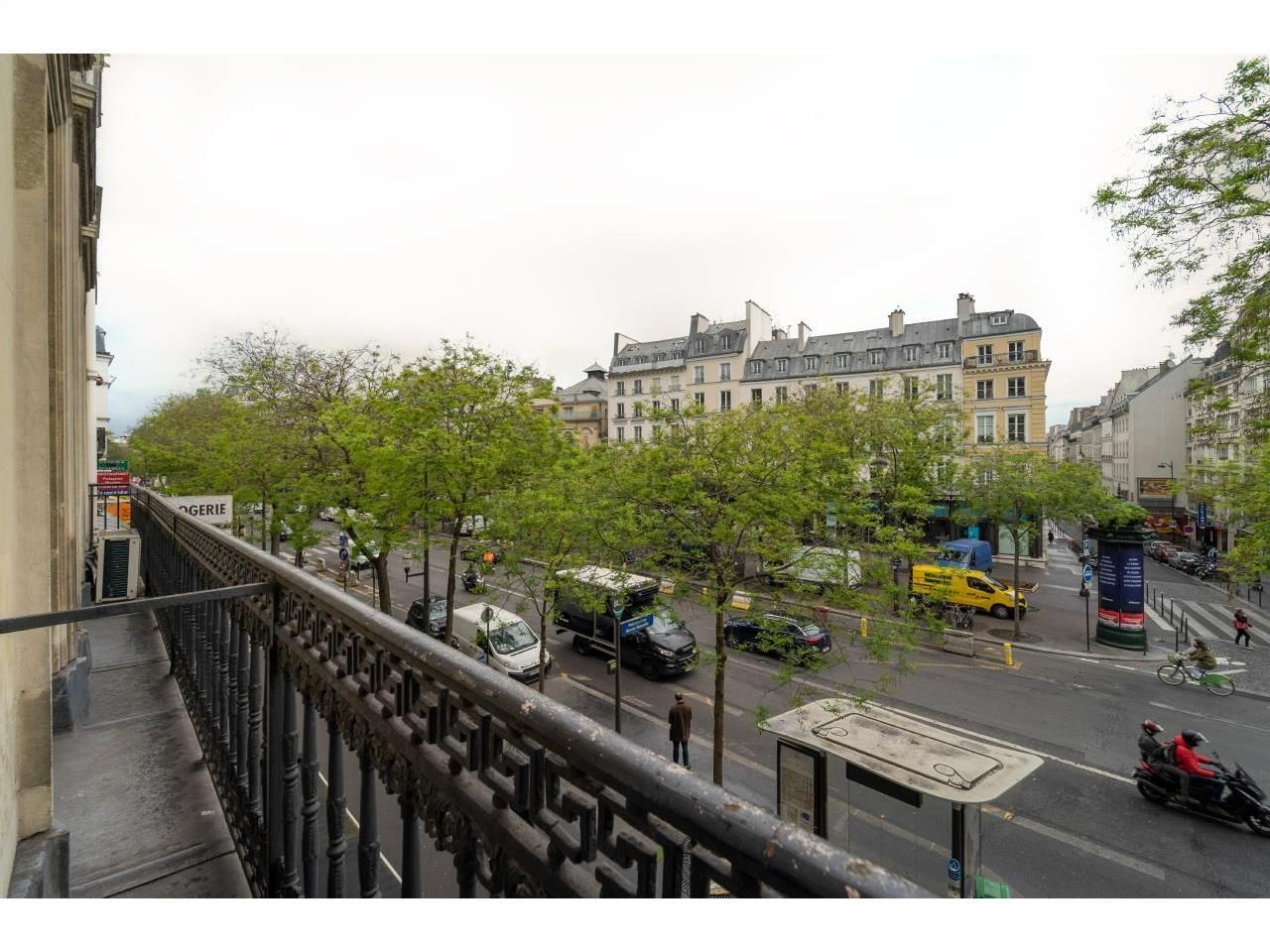 271 m² pour ce bureaux en location à Paris