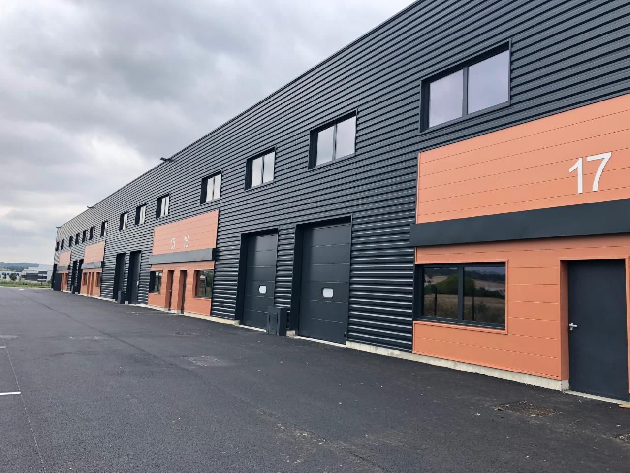 Vente PME-PMI 302 m² divisibles 78200 Buchelay