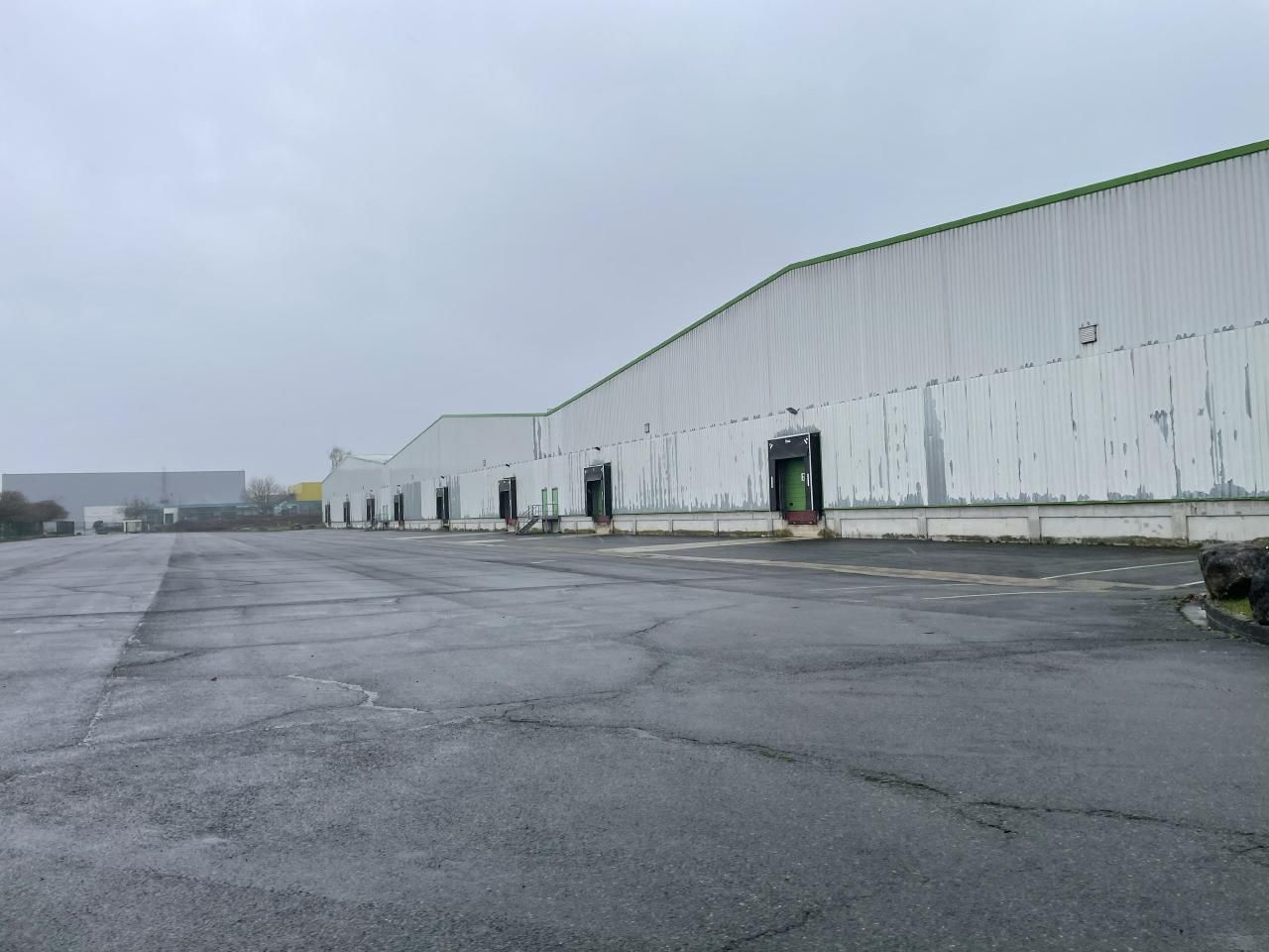 Location Entrepôts classe B 15885 m² non divisibles 80380 Villers-bretonneux