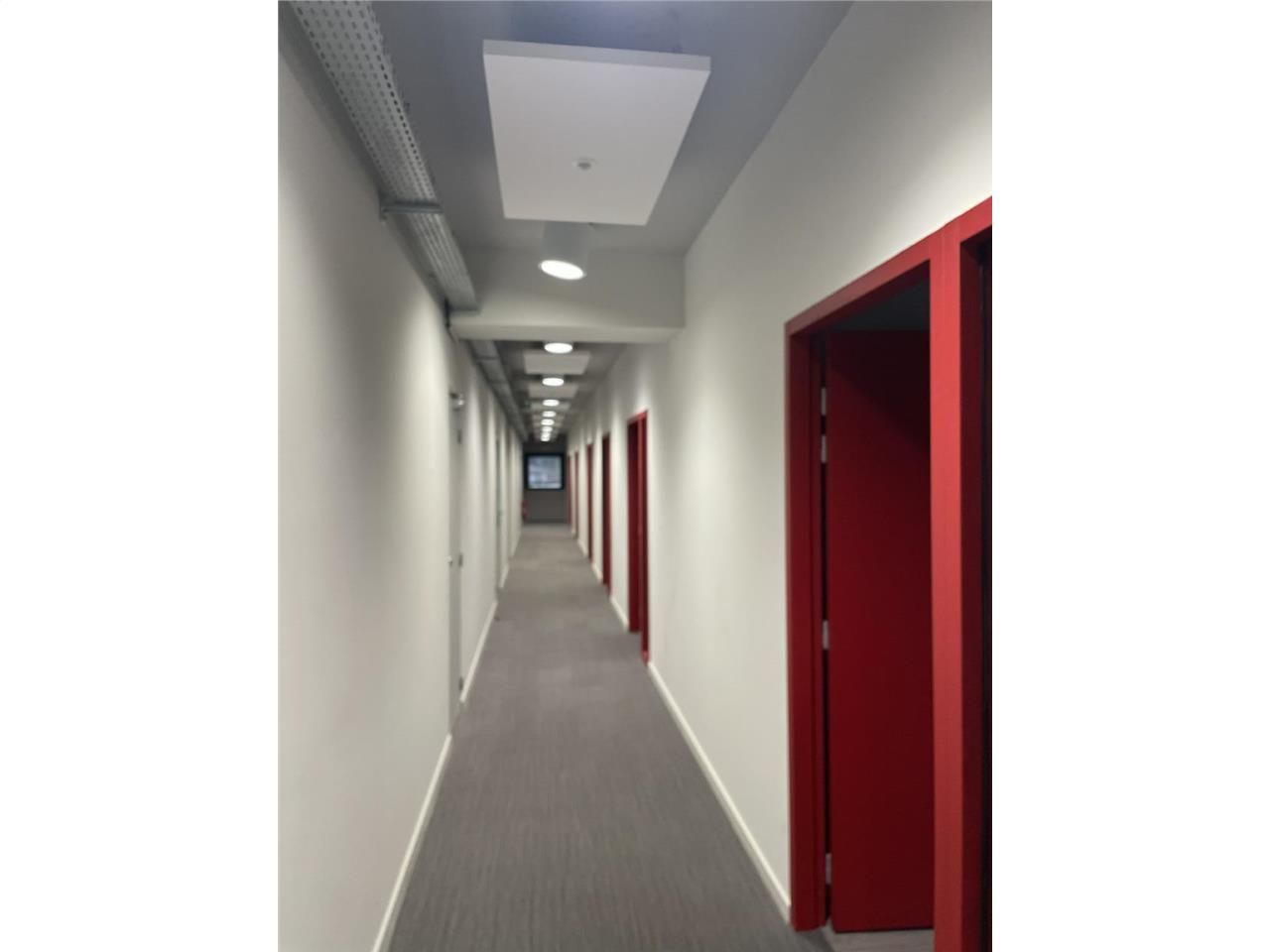 1152 m² pour ce bureaux en location à Le teich