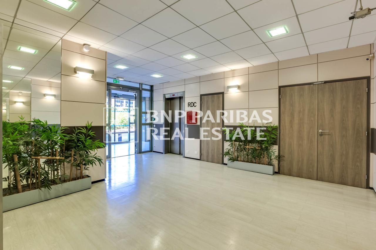 1034 m² pour ce bureaux en location à Rueil