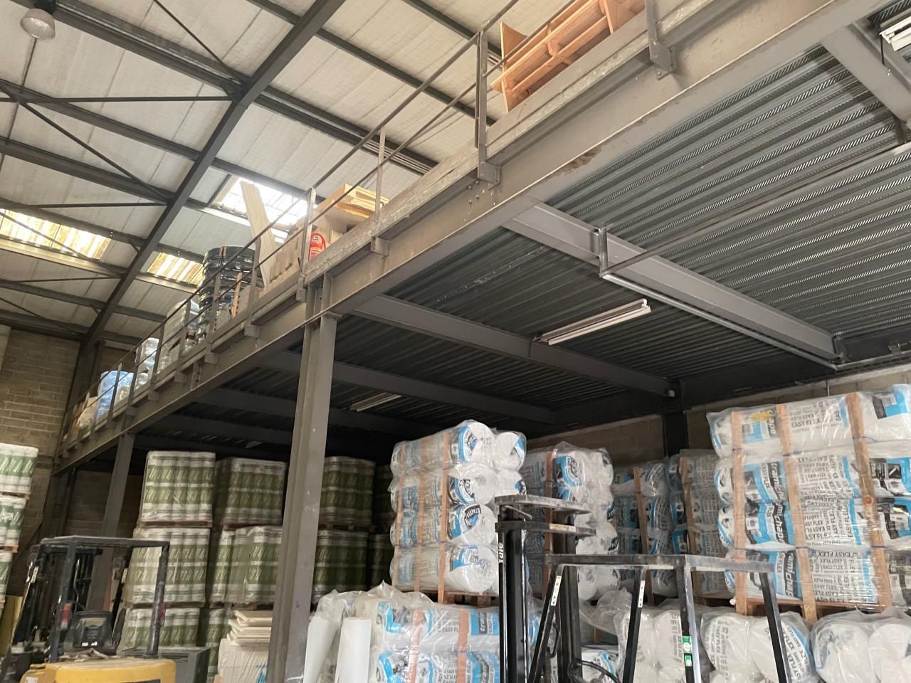 1544 m² pour ce activité en vente à Carrières-sur-seine