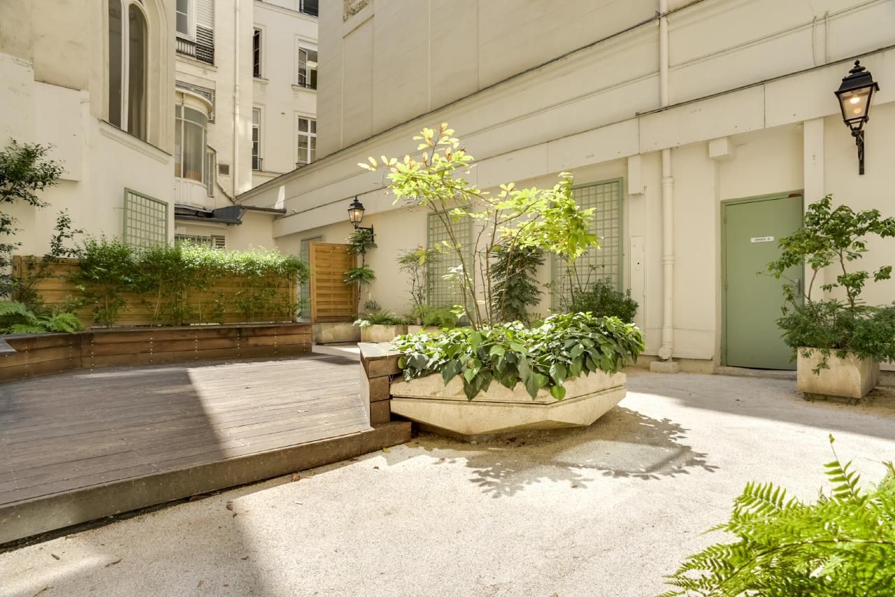 737 m² pour ce bureaux en location à Paris