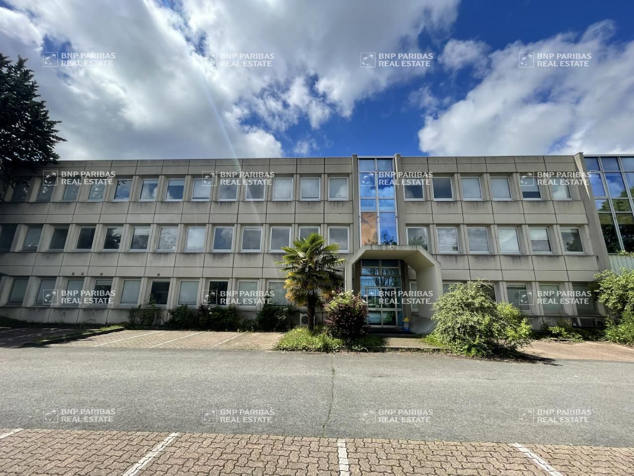 Vente Activité 2122 m² non divisibles 78180 Montigny-le-bretonneux