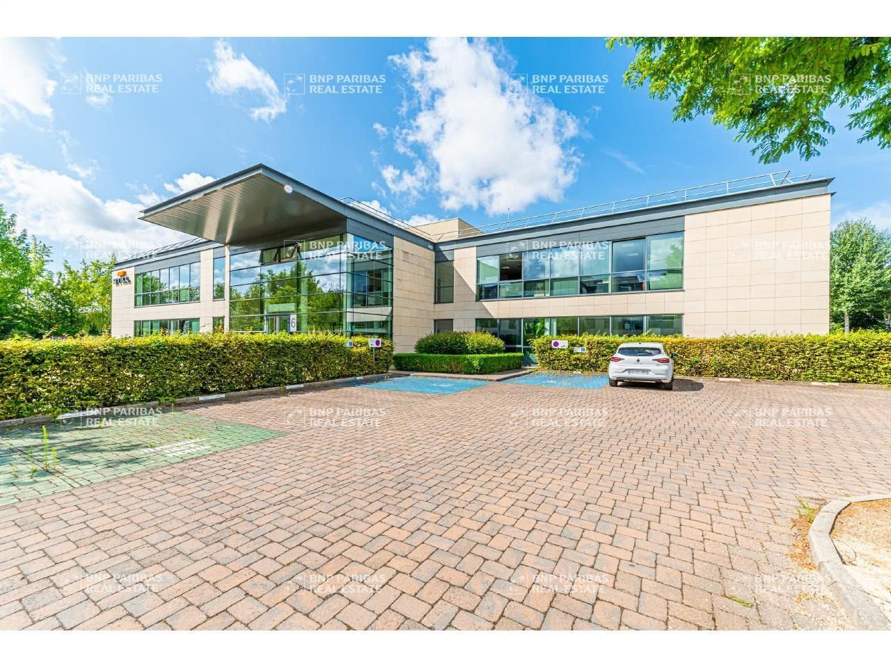 2573 m² pour ce bureaux en location à Serris