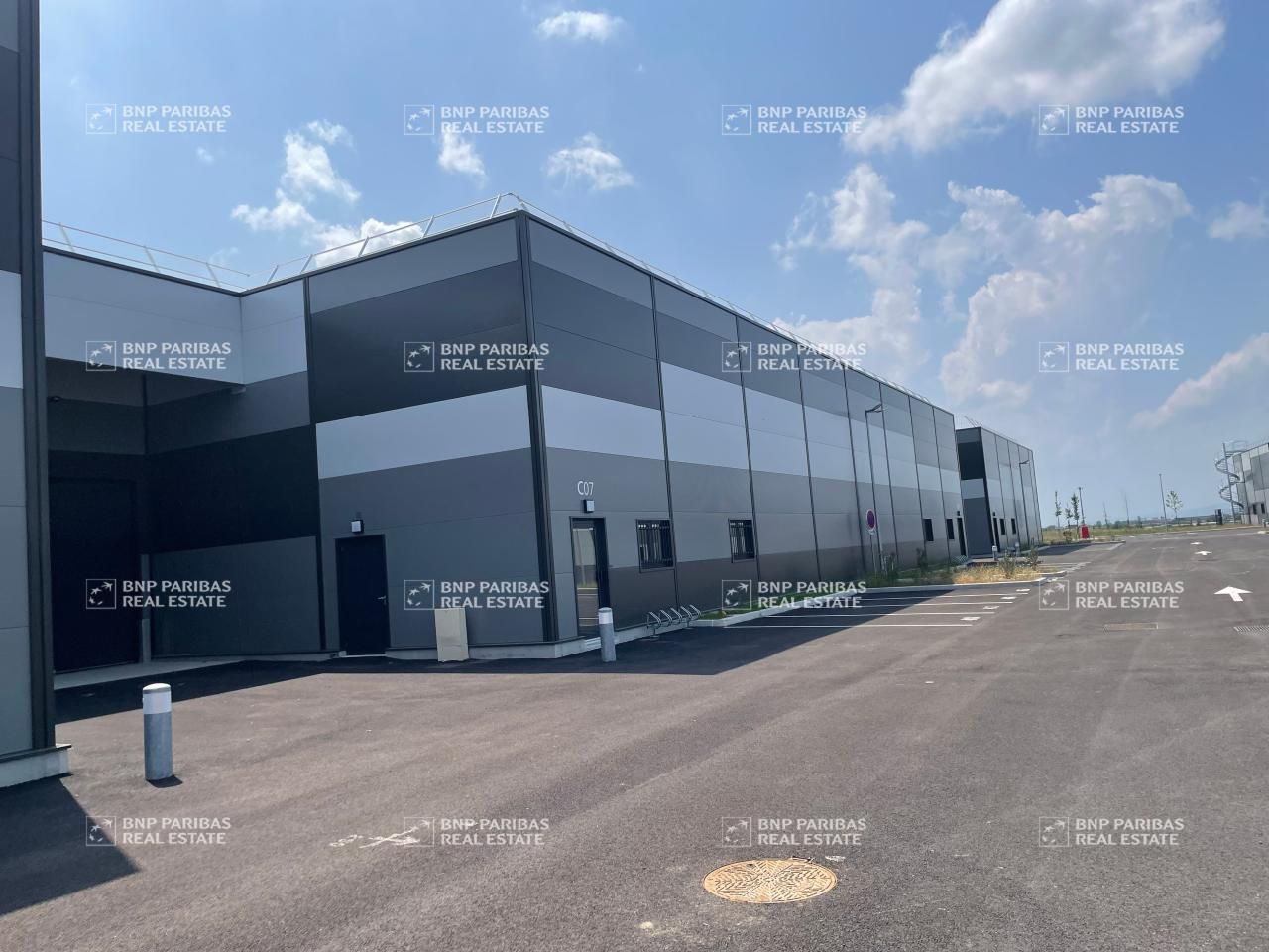 10320 m² pour ce activité en location à Janneyrias