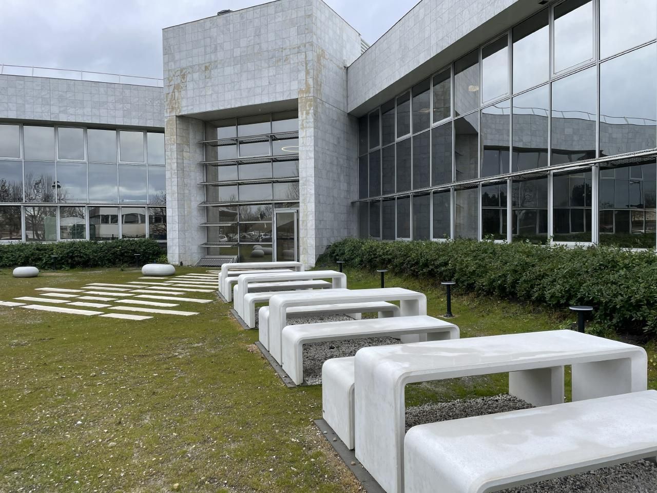 Location Bureaux 2023 m² divisibles 33700 Mérignac