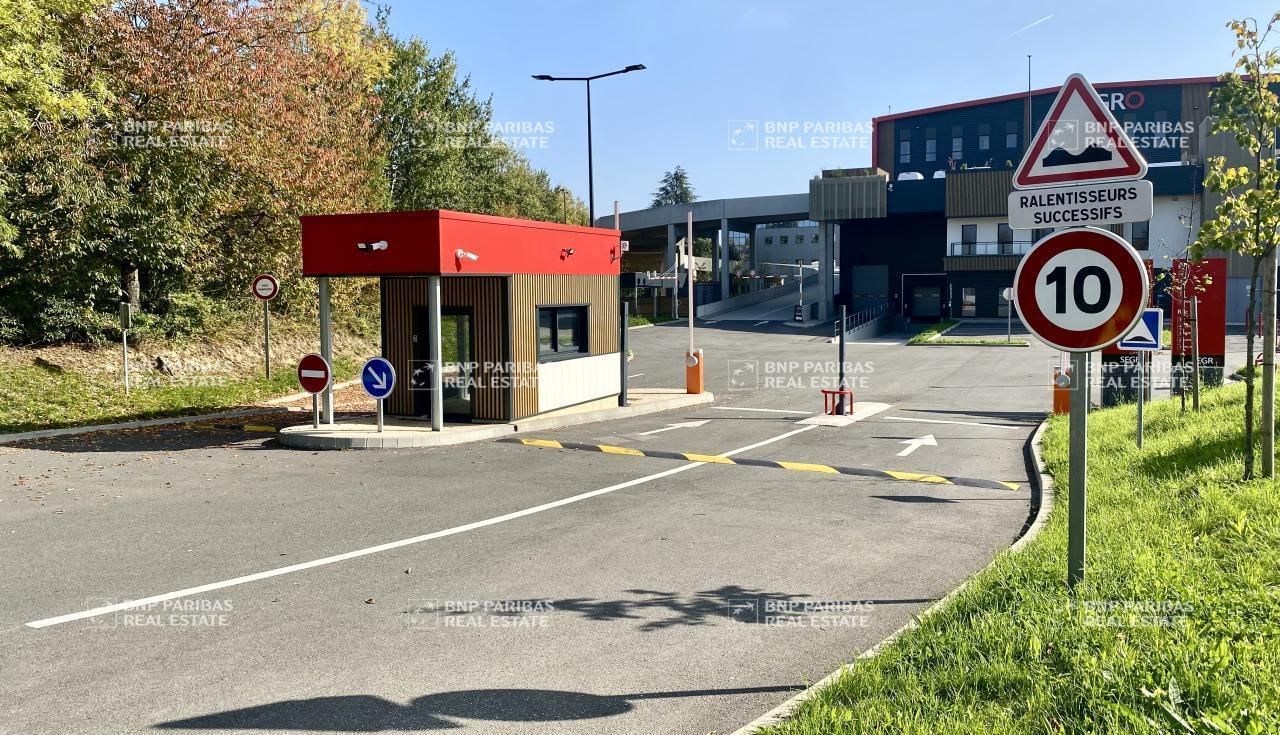 Location Activité 542 m² non divisibles 78990 Élancourt