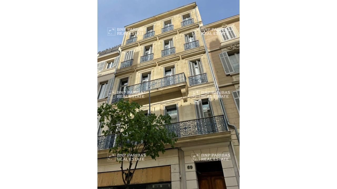 934.59 m² pour ce bureaux en location à Marseille 06