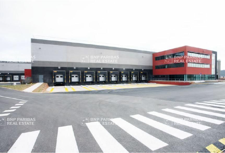 Location Activité 786 m² non divisibles 83460 Les arcs