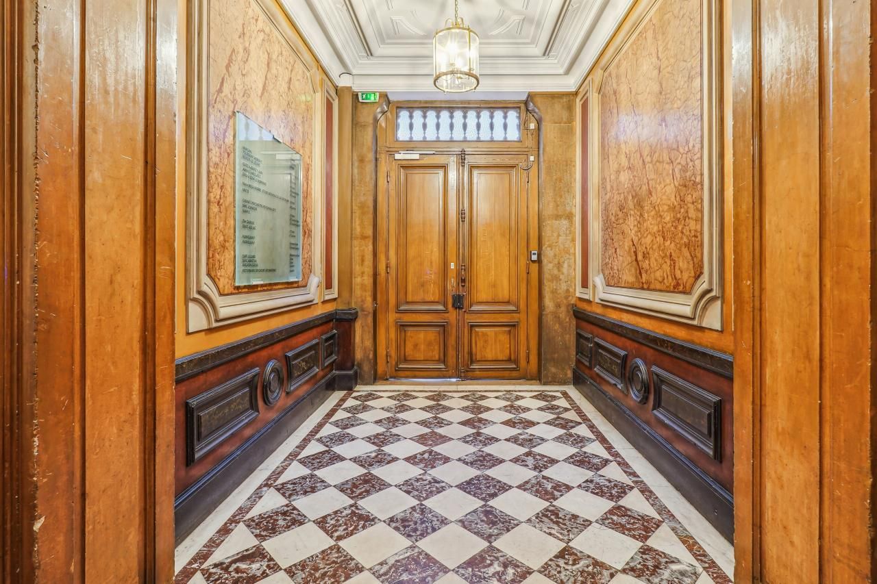 330 m² pour ce bureaux en location à Paris