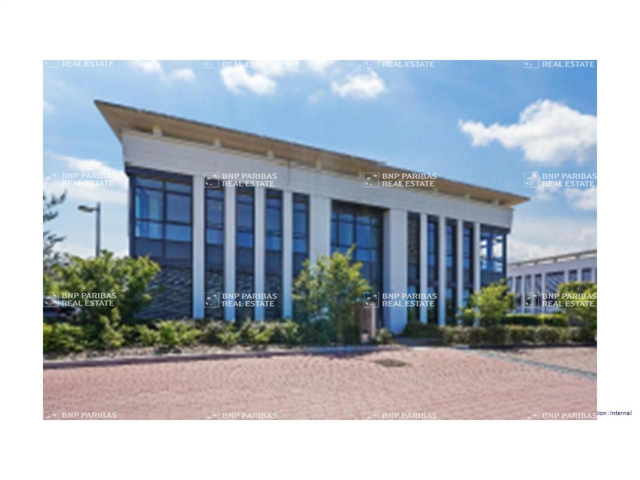 2492 m² pour ce bureaux en location à Elancourt