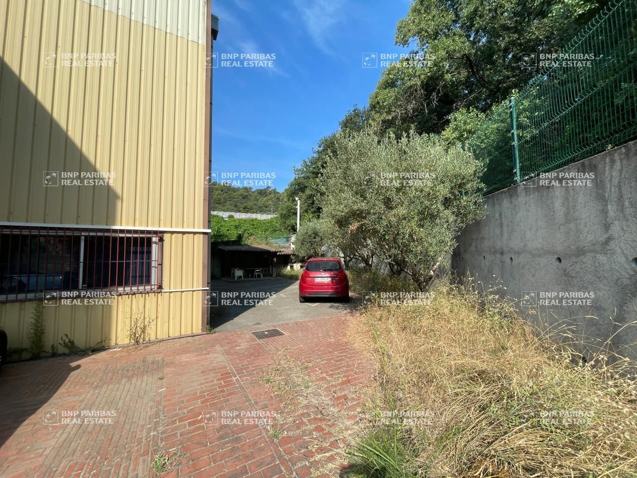 1004 m² pour ce activité en location à Saint-jeannet