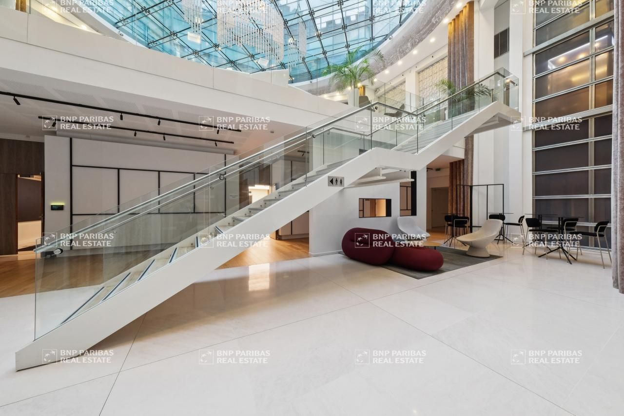 1235 m² pour ce bureaux en location à Paris