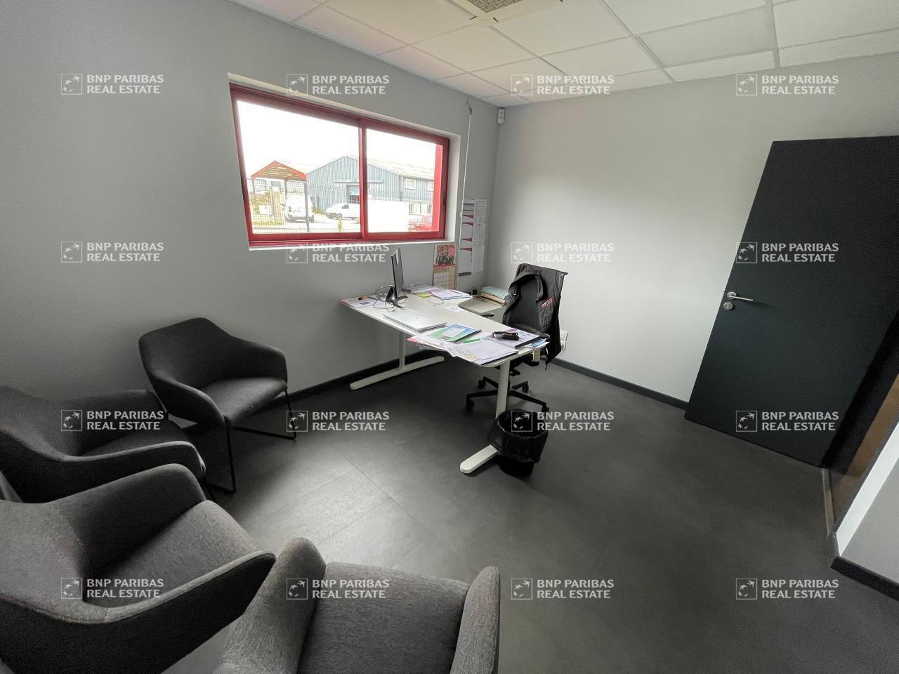 900 m² pour ce activité en location à Saint-jacques-de-la-lande