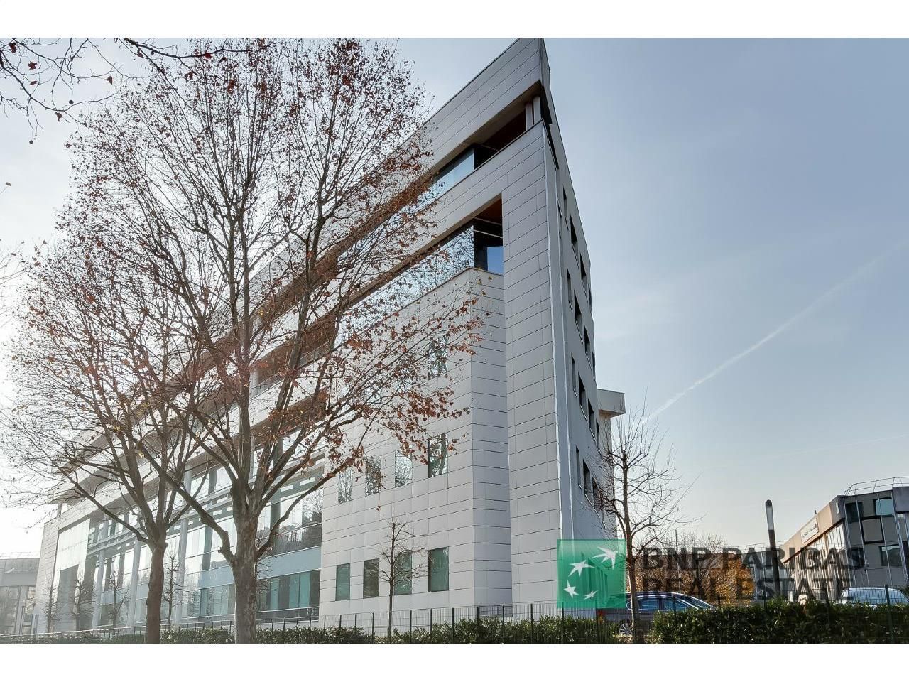 704 m² pour ce pme-pmi en location à Colombes