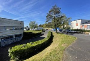 Vente bureaux rénovés Saint-Herblain, proche bus Apave et Bobby Sands