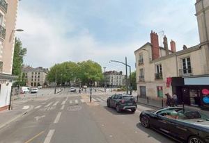 Location local commercial Nantes - Proche transports en commun