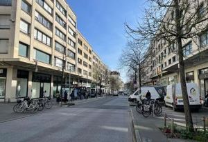 Location local commercial Nantes - Rue très passante proche parking Graslin