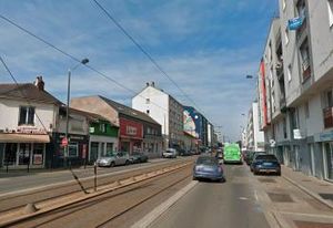 Location local commercial Nantes - Proche tramway et forte visibilité