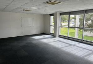 Vente bureaux Nantes Chantrerie - 42 stationnements - Parc tertiaire Europarc
