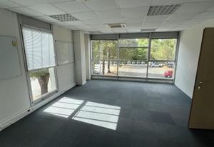 Vente bureaux Nantes Chantrerie - 42 stationnements - Parc tertiaire Europarc