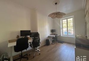 Location bureaux Bordeaux - Face Jardin Public, tram et bus