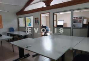 Location bureaux Velleron - Environnement atypique et parking sécurisé