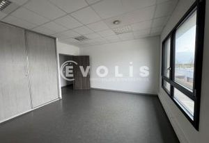 Location bureaux Dury - Proche Amiens, autoroutes A1, A16, A29 et gare SNCF