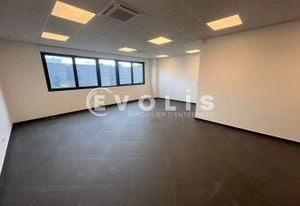 Bureaux à louer Saint-Pierre-du-Perray - Proche A5, N6 et TZEN