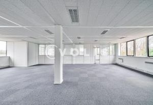 Bureaux à louer Saint-Thibault-des-Vignes - Proche A104 et RER Torcy