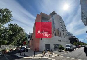 Locaux avec mezzanine à vendre Presqu'île Grenoble - Proche tram et bus