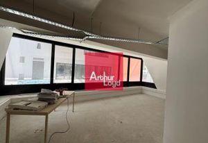 Locaux avec mezzanine à vendre Presqu'île Grenoble - Proche tram et bus