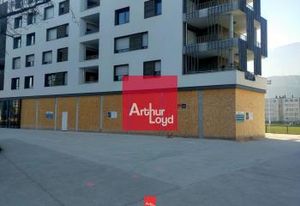 Location local commercial Pont-de-Claix - Terrasse et parvis