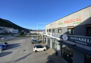 Location bureaux Froges - Accès autoroutier et terrasse