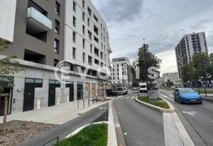 Location local commercial Grenoble - Axe très fréquenté